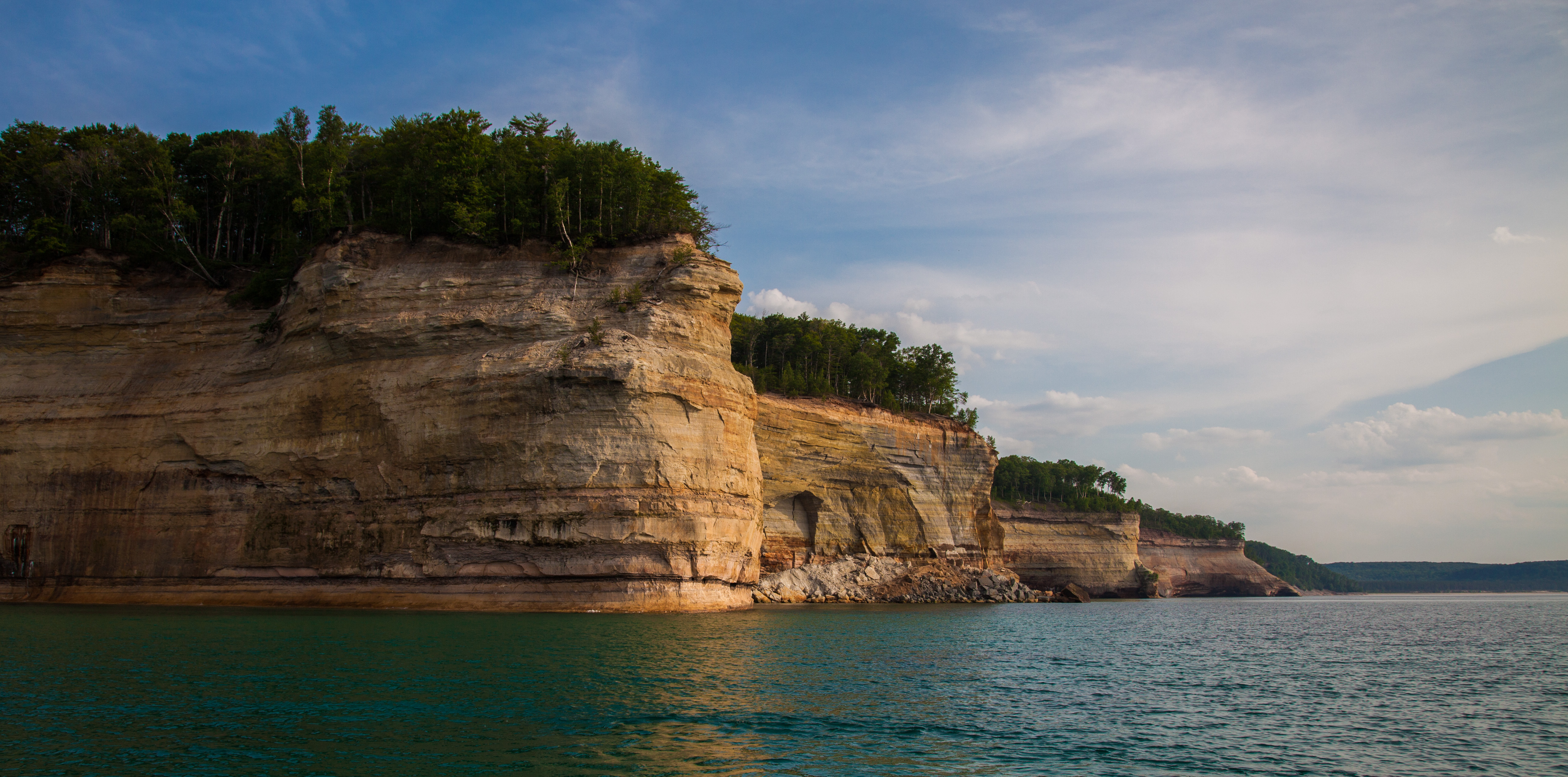 pictured rocks expansive WS from boat